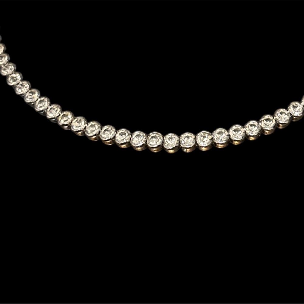Elegant Silver Flex Choker Necklace with Cubic Zirconia Crystals - Picture 6 of 11
